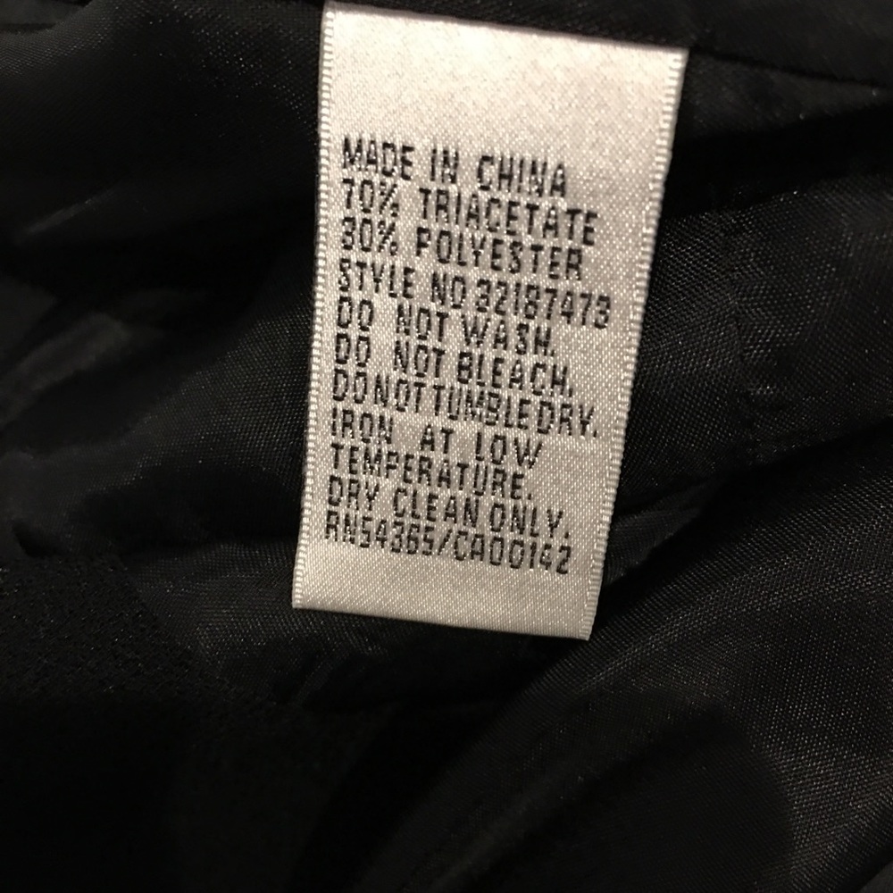 New black jacket w/ruffle collar. 10 - Picture 5 of 5
